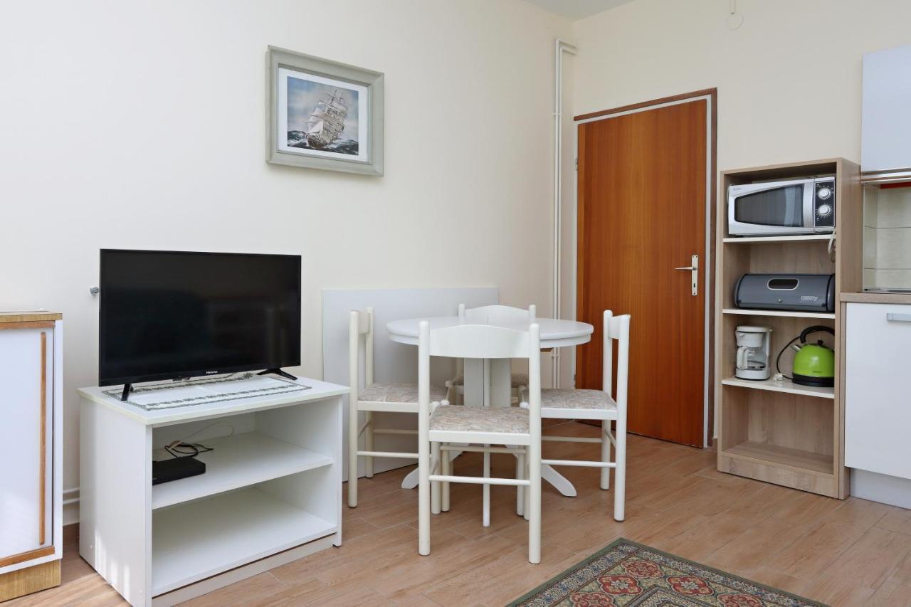 Apartments With A Parking Space Punat, Krk - 5410 Экстерьер фото